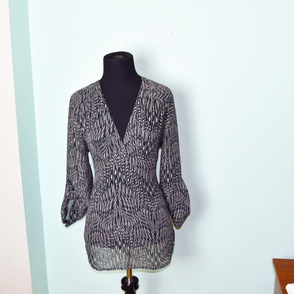 Tops - Gorgeous Dark Grey Flowy Blouse